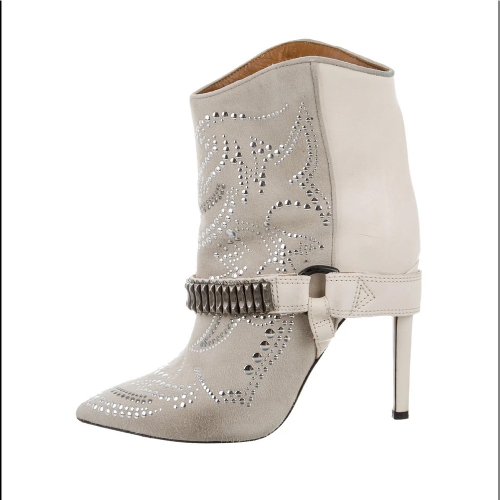 Rodeo season! Great condition! Milwauke Studded Ankle Boots
Size: 6 | FR 37